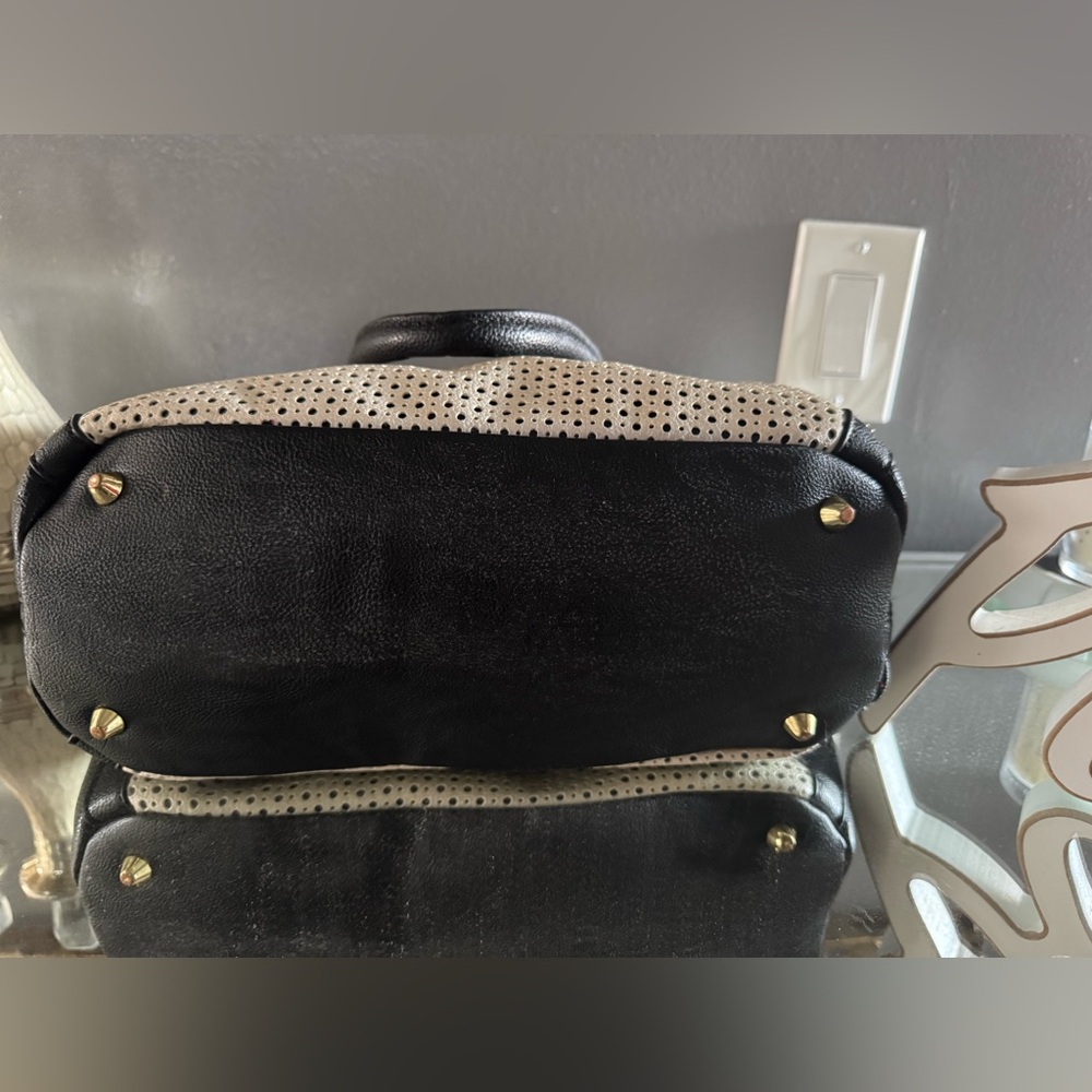 Betsy Johnson purse- cute for casual or dressy occasions
Excellent condition - Picture 9 of 9